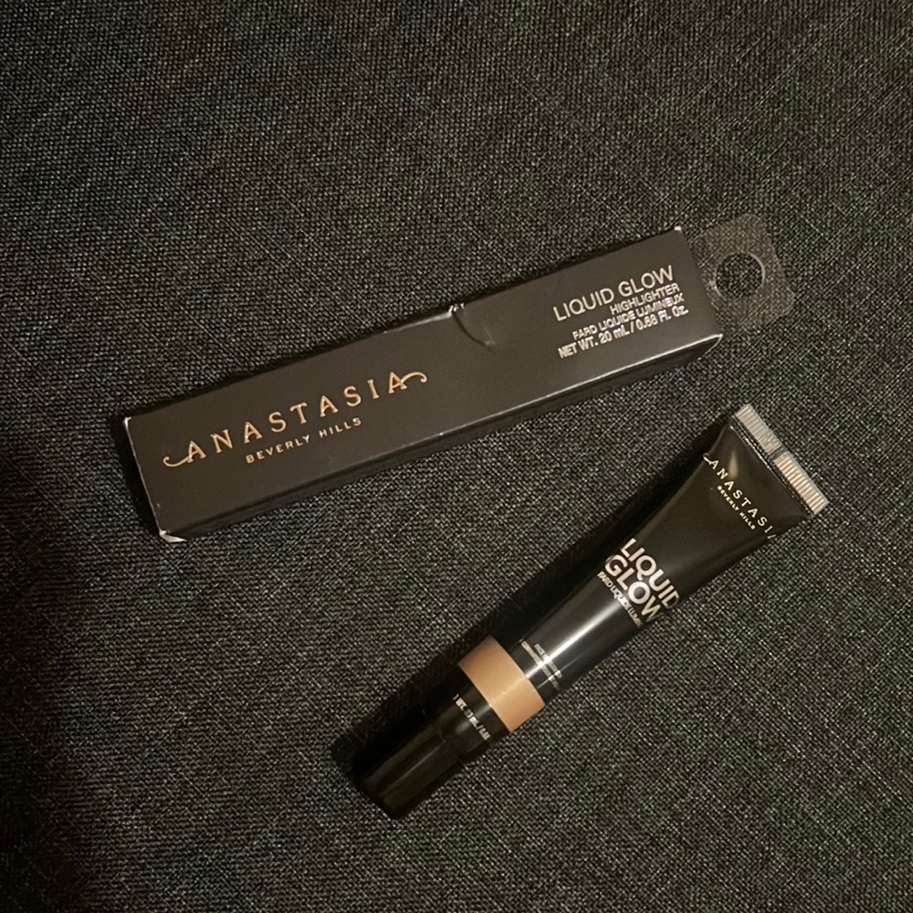 NIB! ABH liquid glow highlighter in Perla.